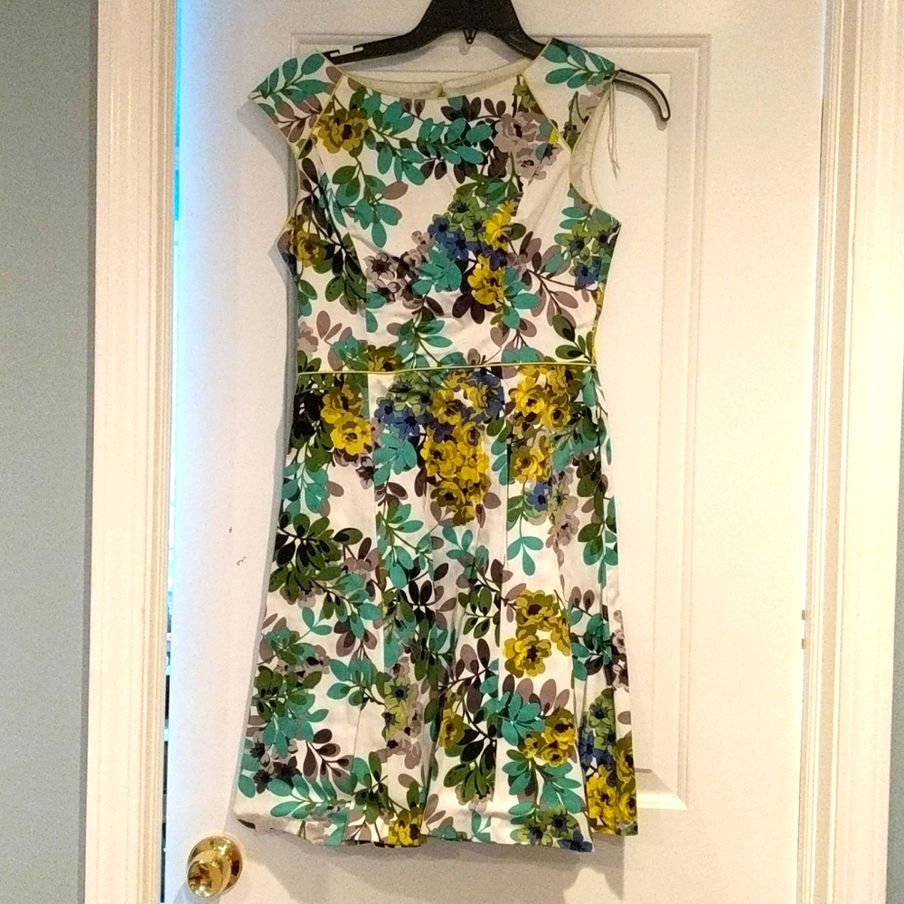 2/$20 London Style Floral dress